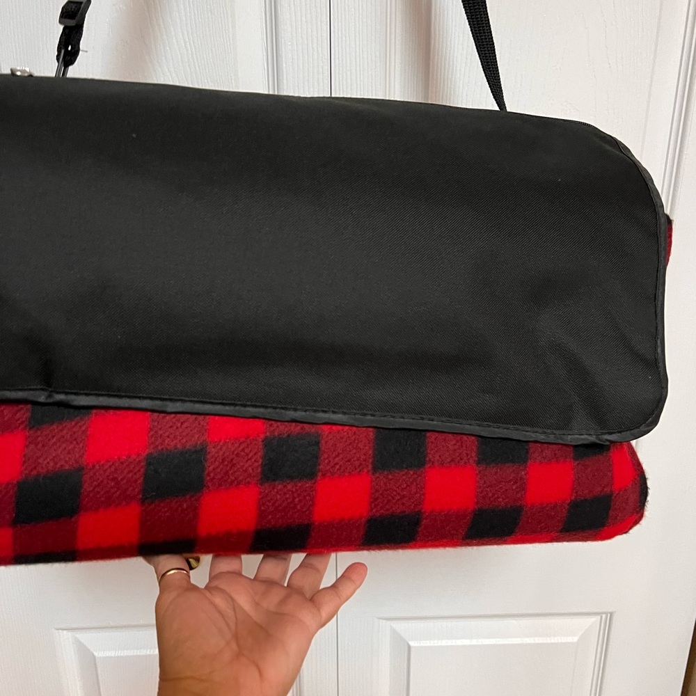 Buffalo plaid, picnic blanket - Picture 5 of 8